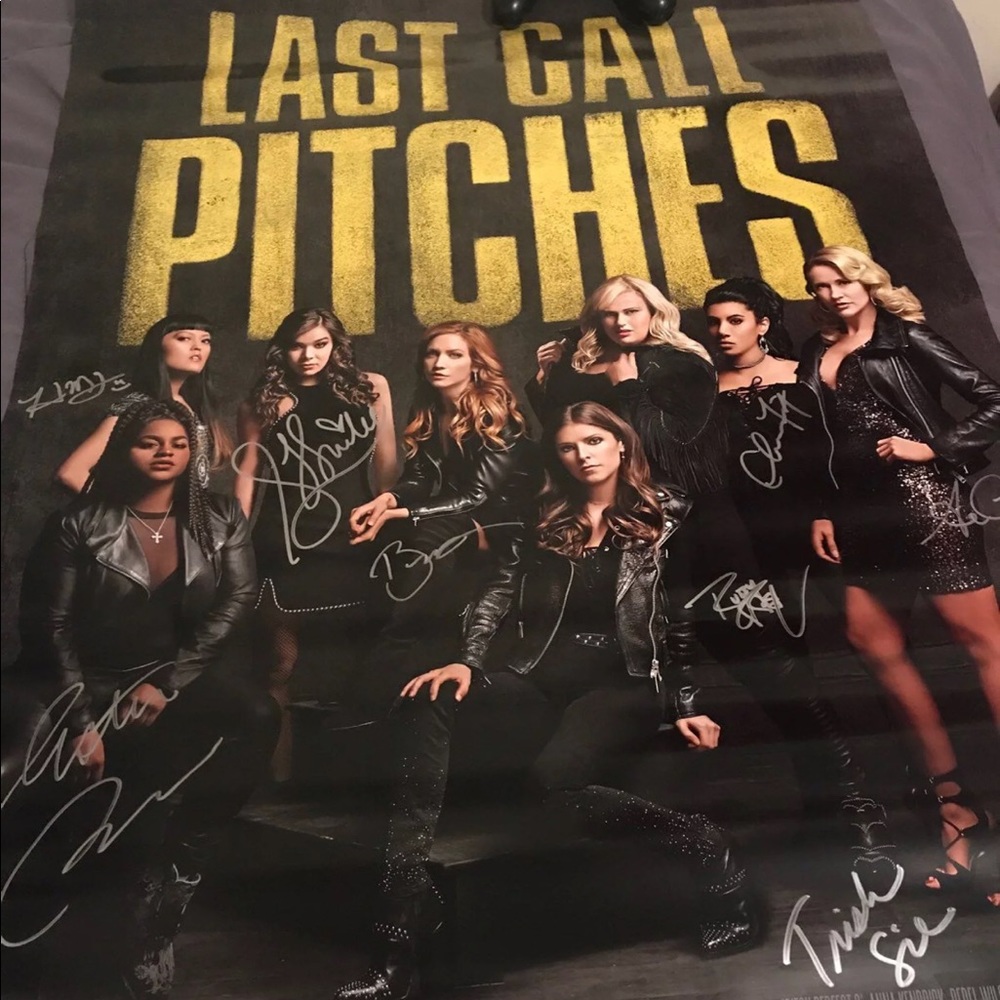 Autographed Pitch Perfect 3 Movie Poster 🚨Sold 🚨